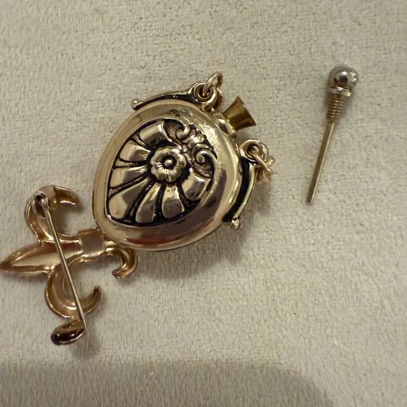 Vintage Fleur-de-lid Perfume flask pin - Picture 5 of 6